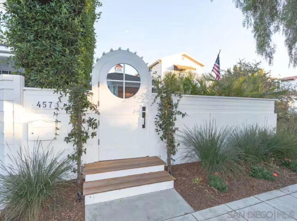 457 E Avenue Coronado, CA 92118