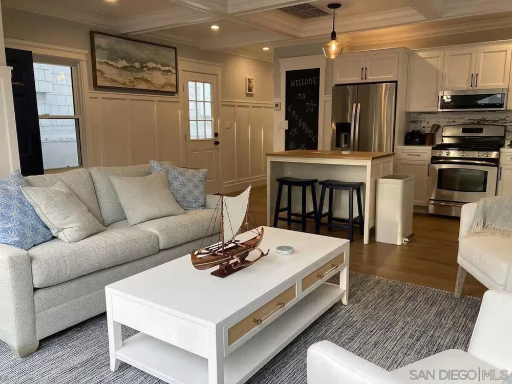 457 E Avenue Coronado, CA 92118