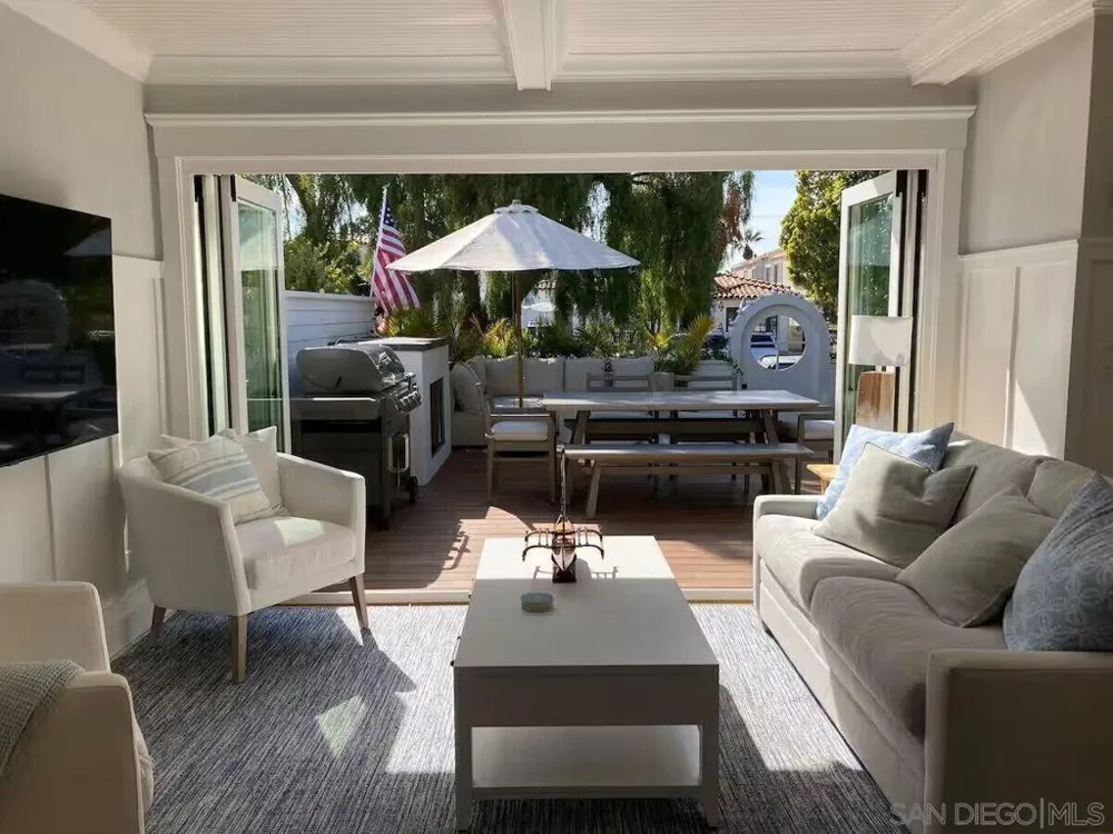 457 E Avenue Coronado, CA 92118
