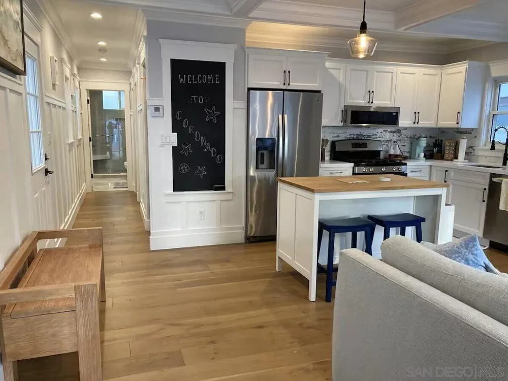 457 E Avenue Coronado, CA 92118