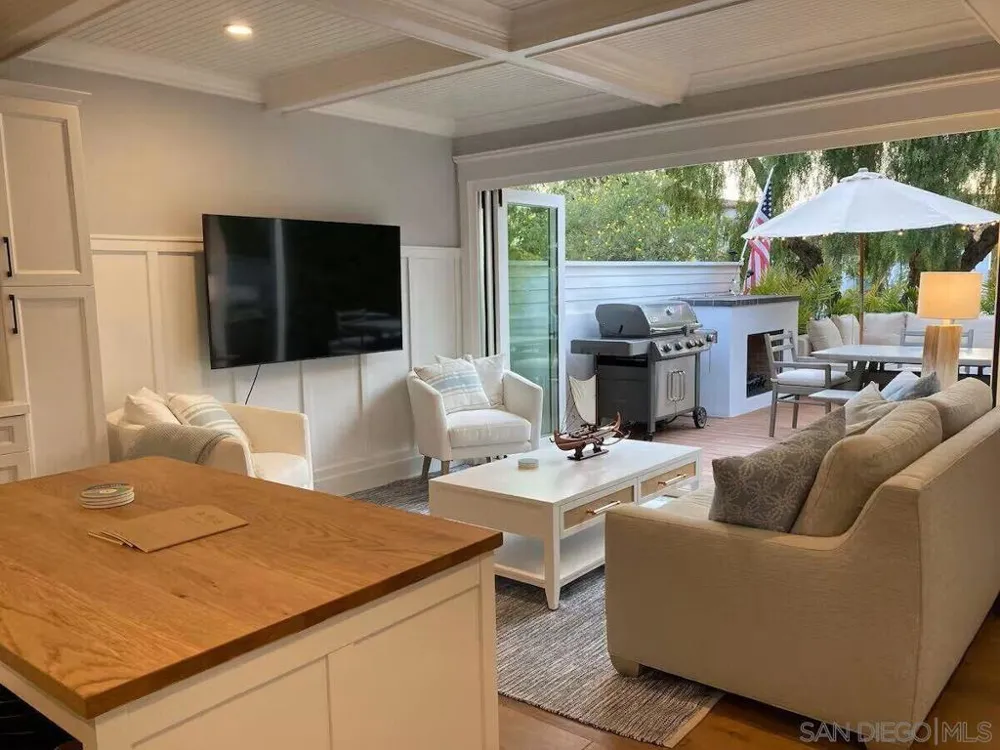 457 E Avenue Coronado, CA 92118