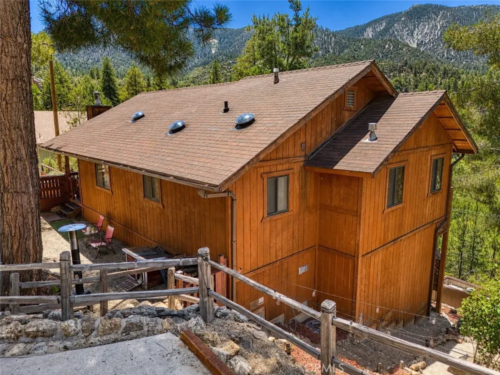 2431 Antelope Way Pine Mountain Club, CA 93222