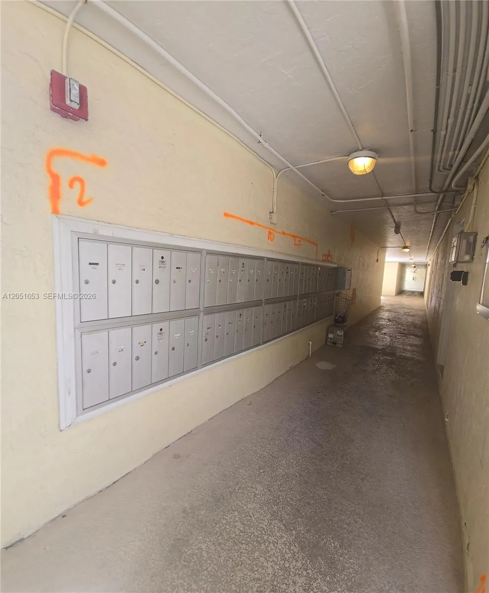 8950 SW 69th Ct #306 Pinecrest, FL 33156