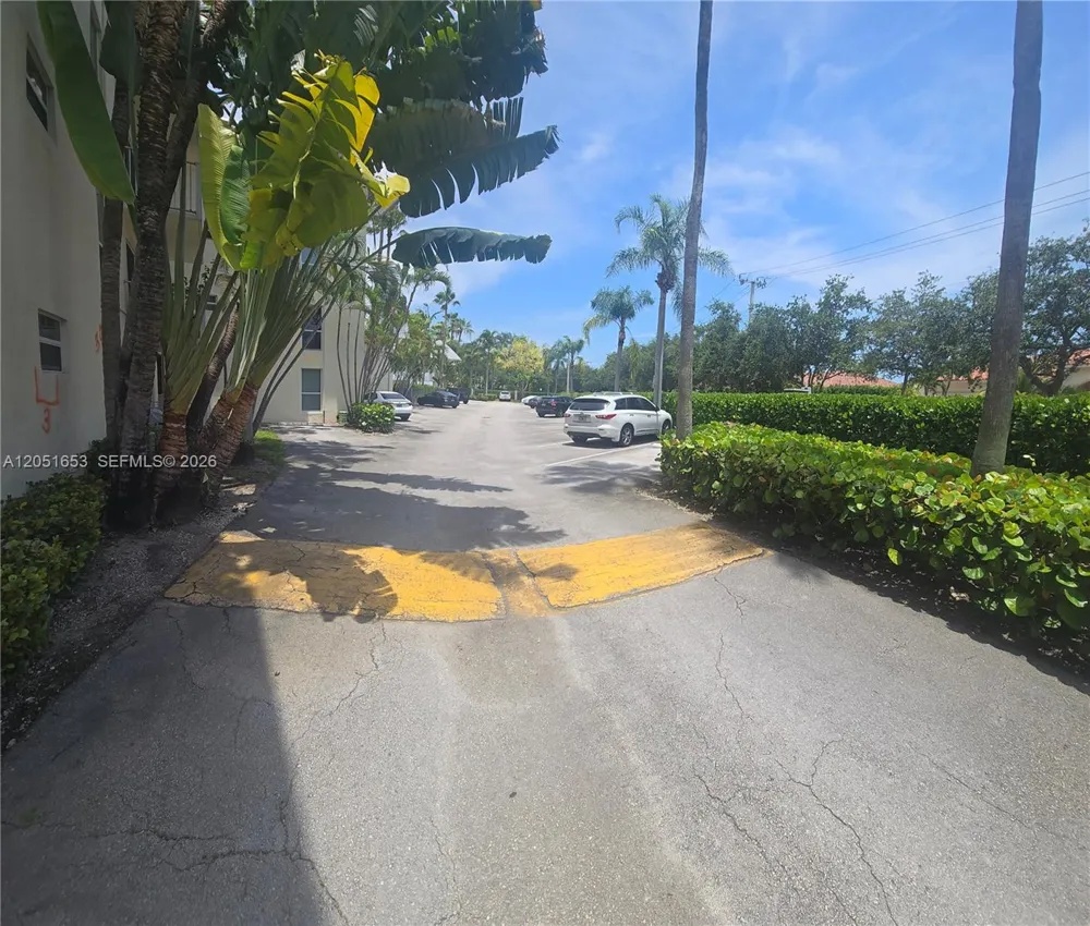 8950 SW 69th Ct #306 Pinecrest, FL 33156