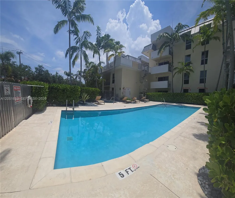 8950 SW 69th Ct #306 Pinecrest, FL 33156