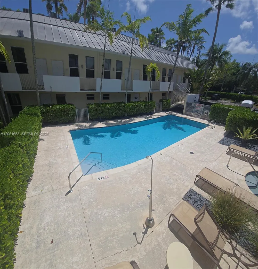 8950 SW 69th Ct #306 Pinecrest, FL 33156