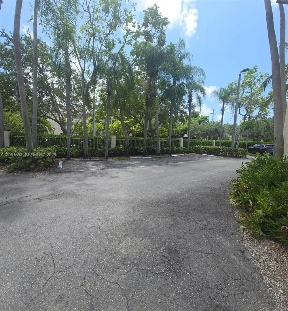 8950 SW 69th Ct #306 Pinecrest, FL 33156