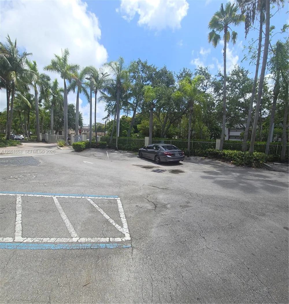 8950 SW 69th Ct #306 Pinecrest, FL 33156