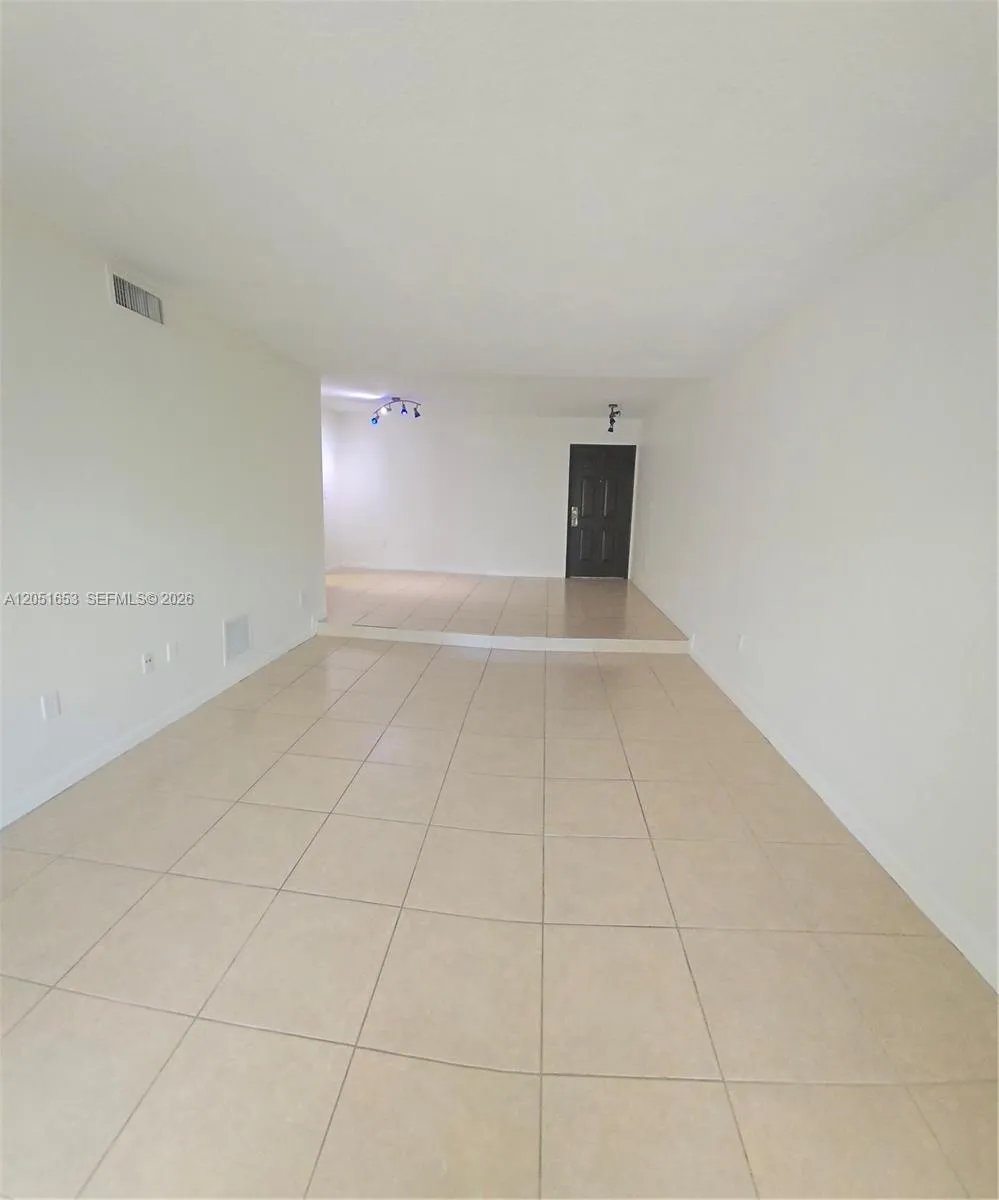 8950 SW 69th Ct #306 Pinecrest, FL 33156