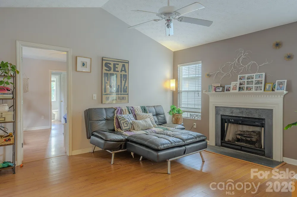39 Creekside Court Hendersonville, NC 28791
