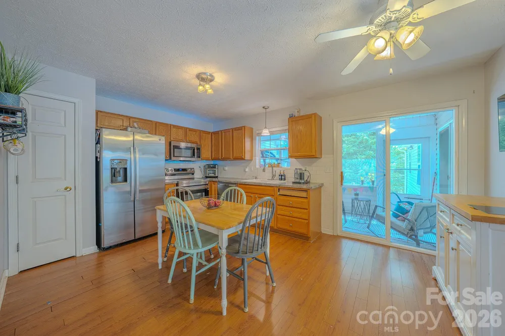 39 Creekside Court Hendersonville, NC 28791