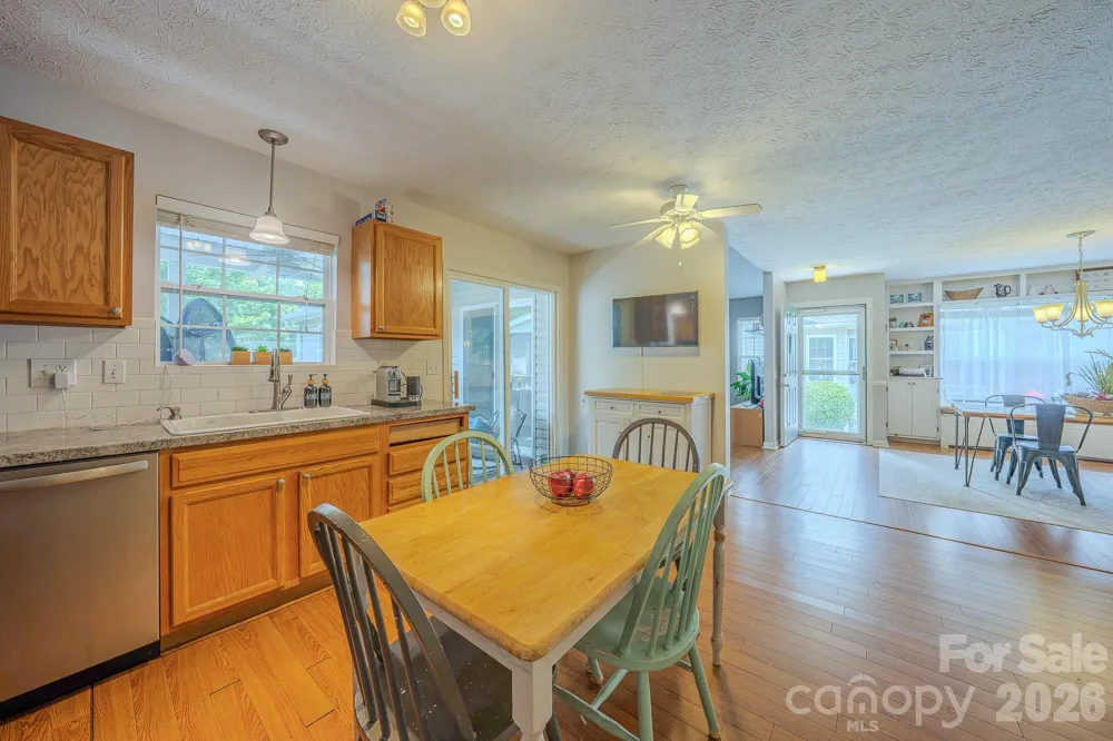 39 Creekside Court Hendersonville, NC 28791