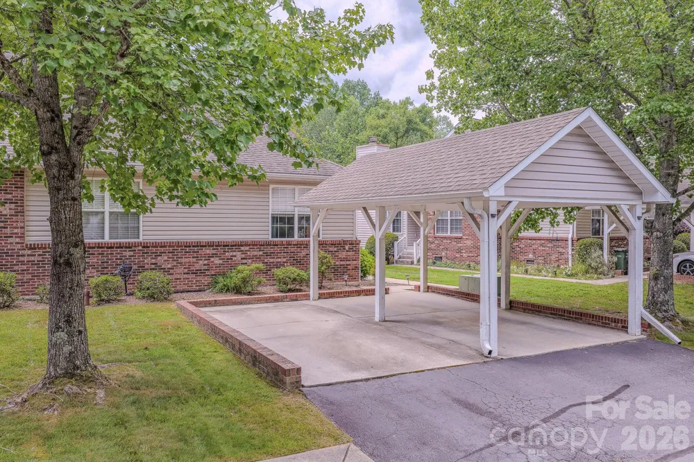 39 Creekside Court Hendersonville, NC 28791
