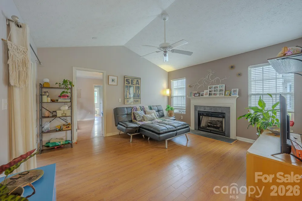 39 Creekside Court Hendersonville, NC 28791