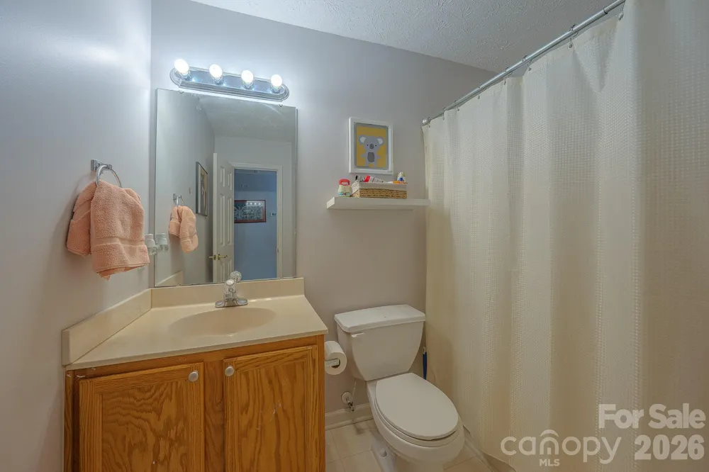 39 Creekside Court Hendersonville, NC 28791