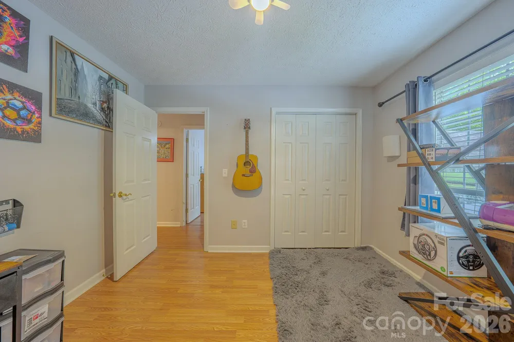 39 Creekside Court Hendersonville, NC 28791