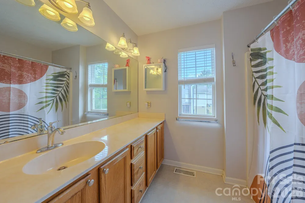 39 Creekside Court Hendersonville, NC 28791