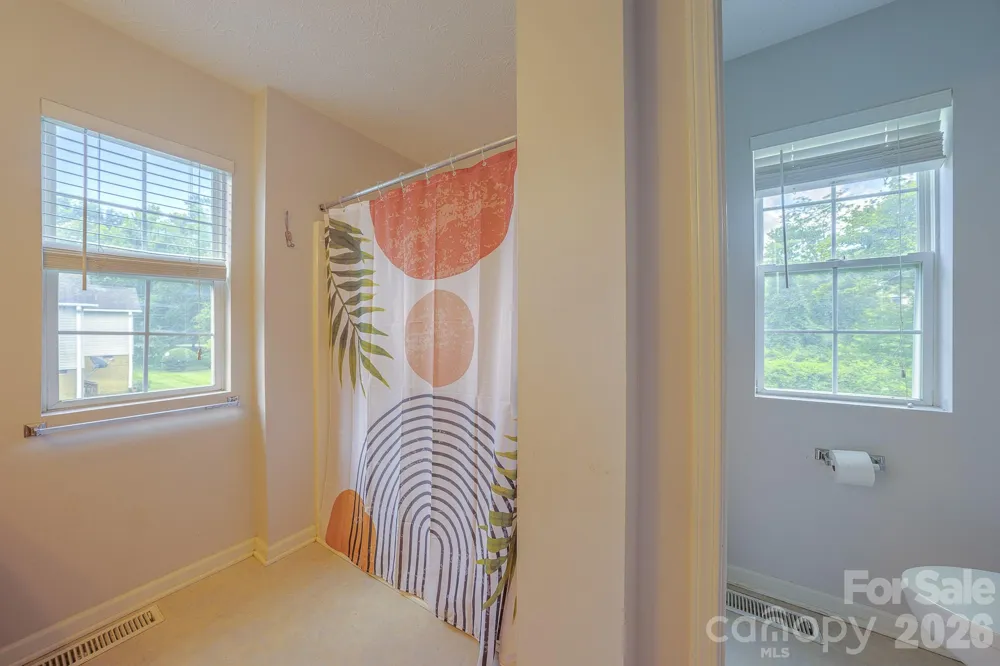 39 Creekside Court Hendersonville, NC 28791