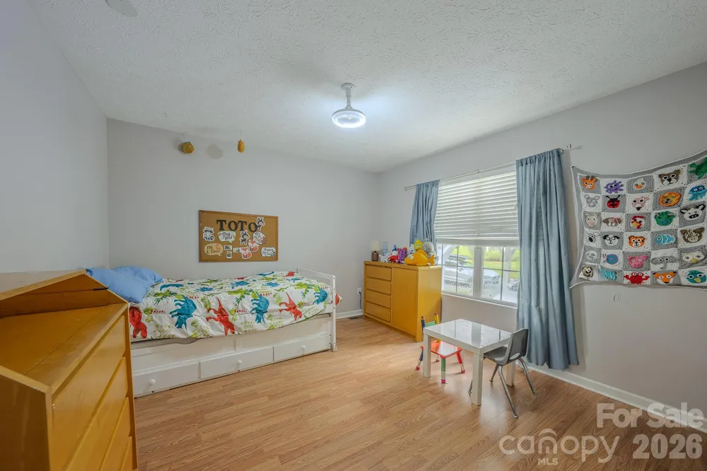 39 Creekside Court Hendersonville, NC 28791