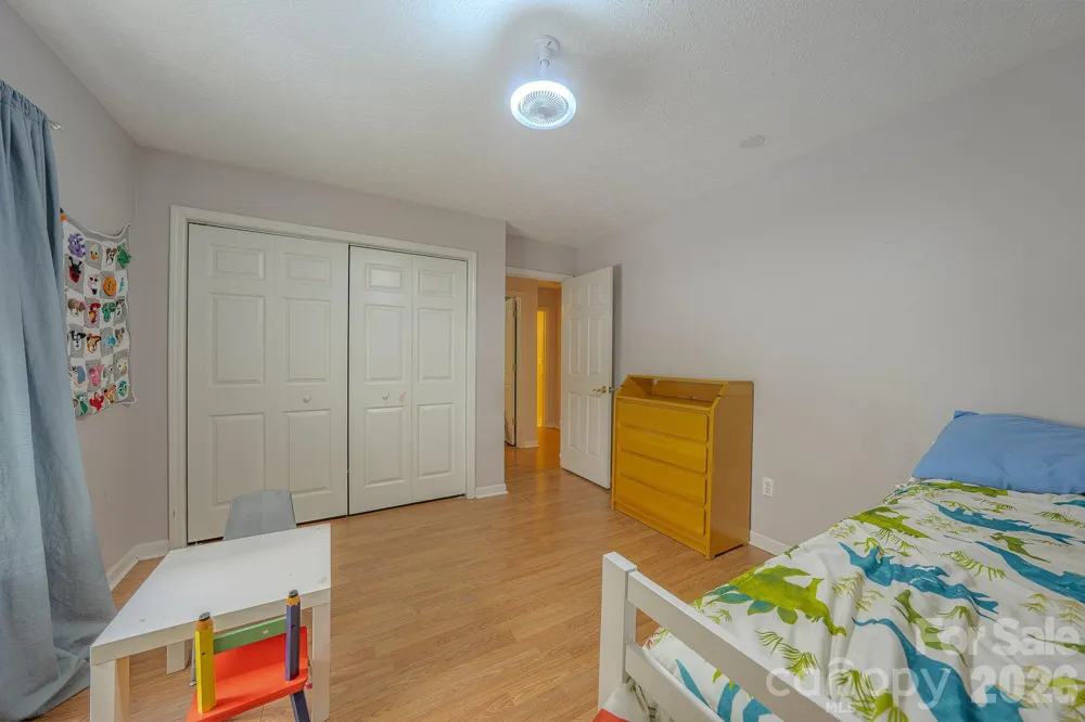 39 Creekside Court Hendersonville, NC 28791