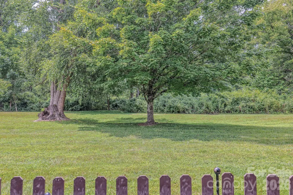 39 Creekside Court Hendersonville, NC 28791