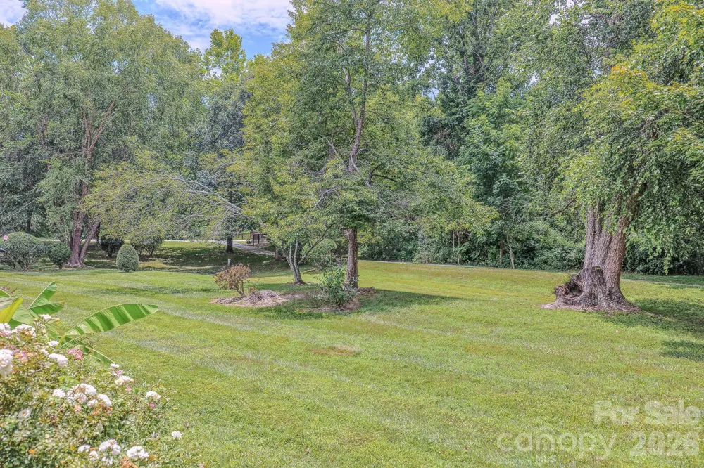 39 Creekside Court Hendersonville, NC 28791