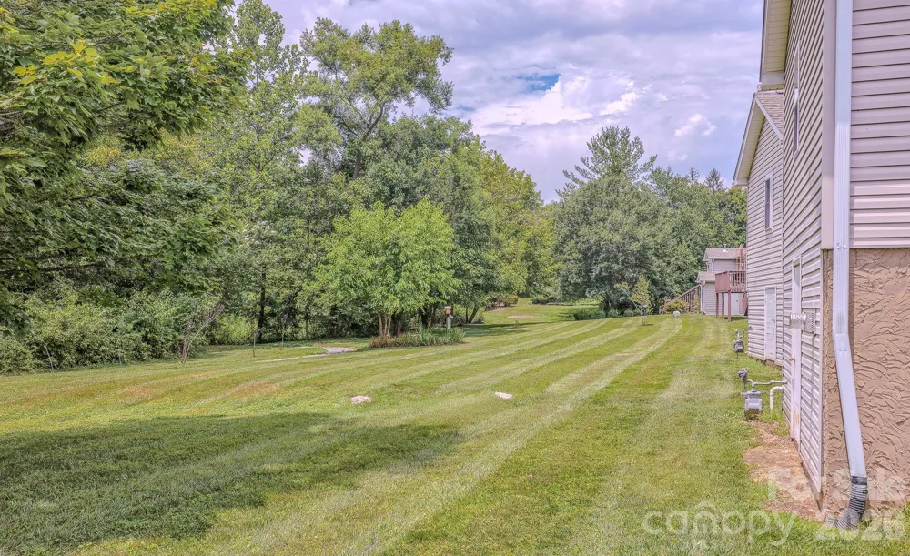 39 Creekside Court Hendersonville, NC 28791