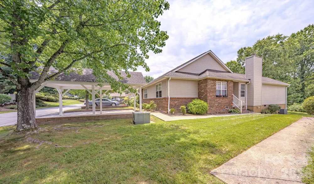 39 Creekside Court Hendersonville, NC 28791