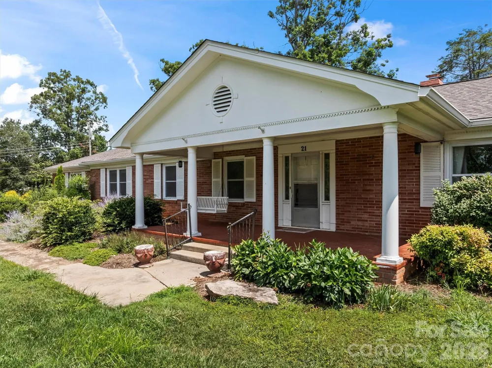 21 Hamburg Drive Weaverville, NC 28787