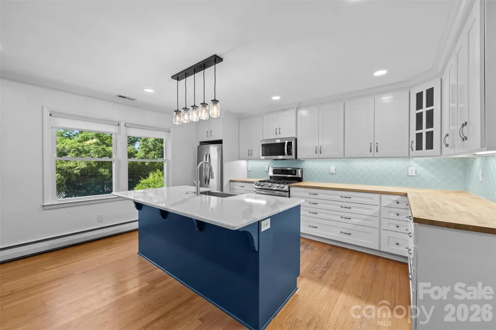 21 Hamburg Drive Weaverville, NC 28787