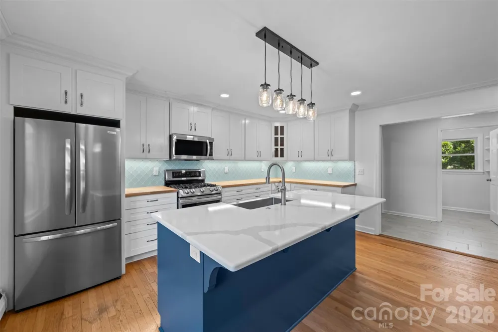 21 Hamburg Drive Weaverville, NC 28787