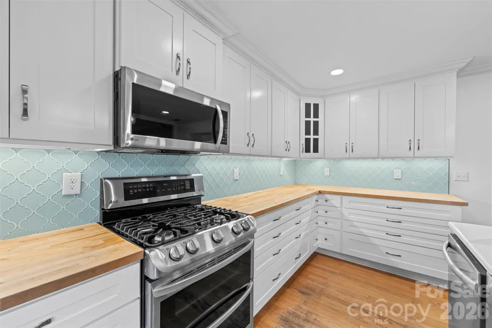 21 Hamburg Drive Weaverville, NC 28787