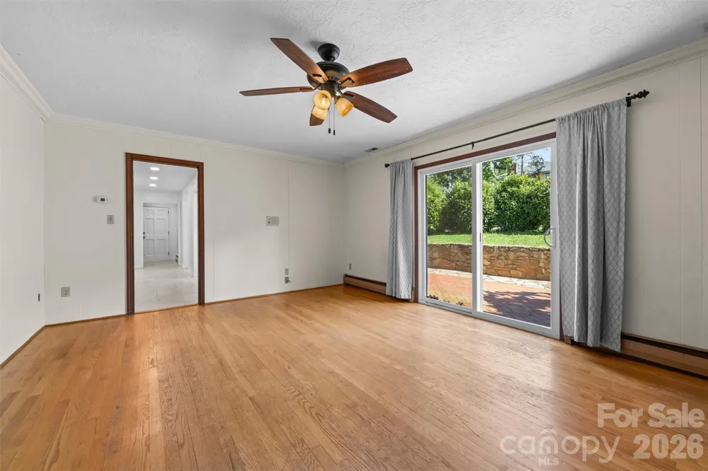 21 Hamburg Drive Weaverville, NC 28787