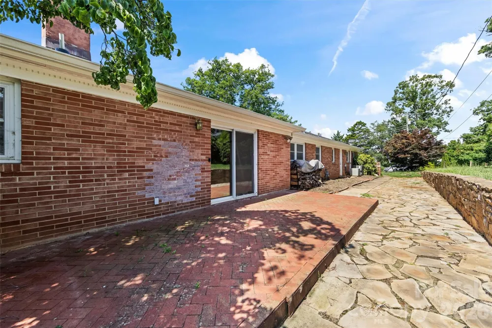 21 Hamburg Drive Weaverville, NC 28787