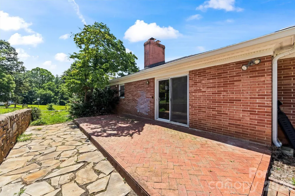 21 Hamburg Drive Weaverville, NC 28787