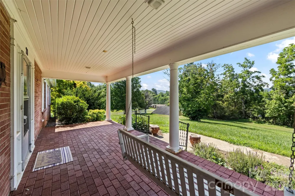 21 Hamburg Drive Weaverville, NC 28787