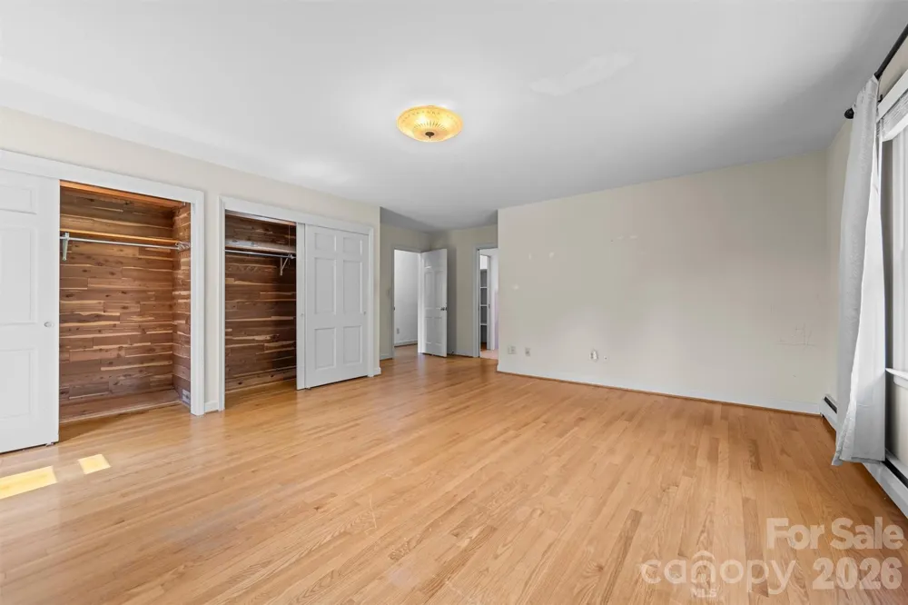 21 Hamburg Drive Weaverville, NC 28787