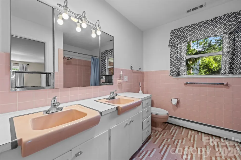 21 Hamburg Drive Weaverville, NC 28787