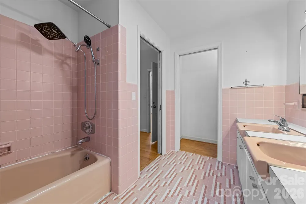 21 Hamburg Drive Weaverville, NC 28787