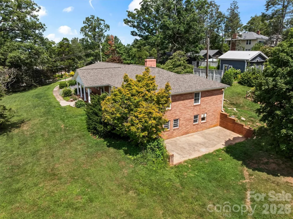 21 Hamburg Drive Weaverville, NC 28787