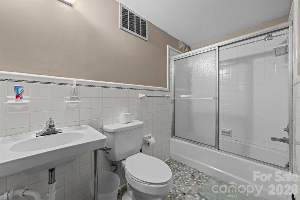 21 Hamburg Drive Weaverville, NC 28787