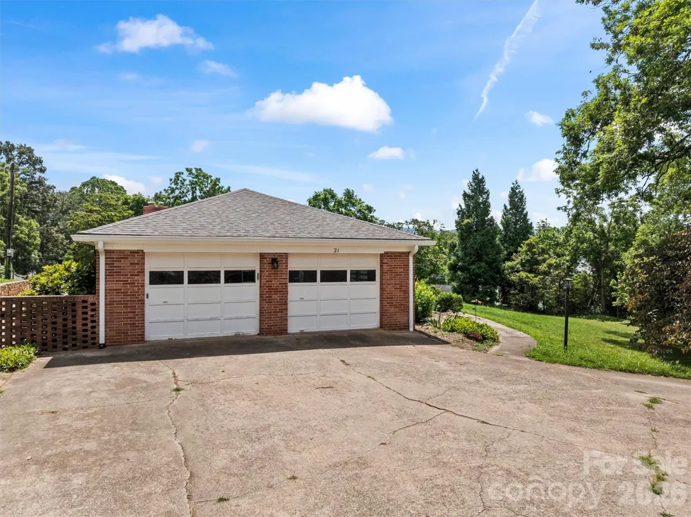 21 Hamburg Drive Weaverville, NC 28787