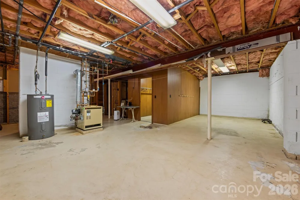 21 Hamburg Drive Weaverville, NC 28787