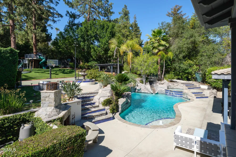 1517 Olive Lane La Canada Flintridge, CA 91011