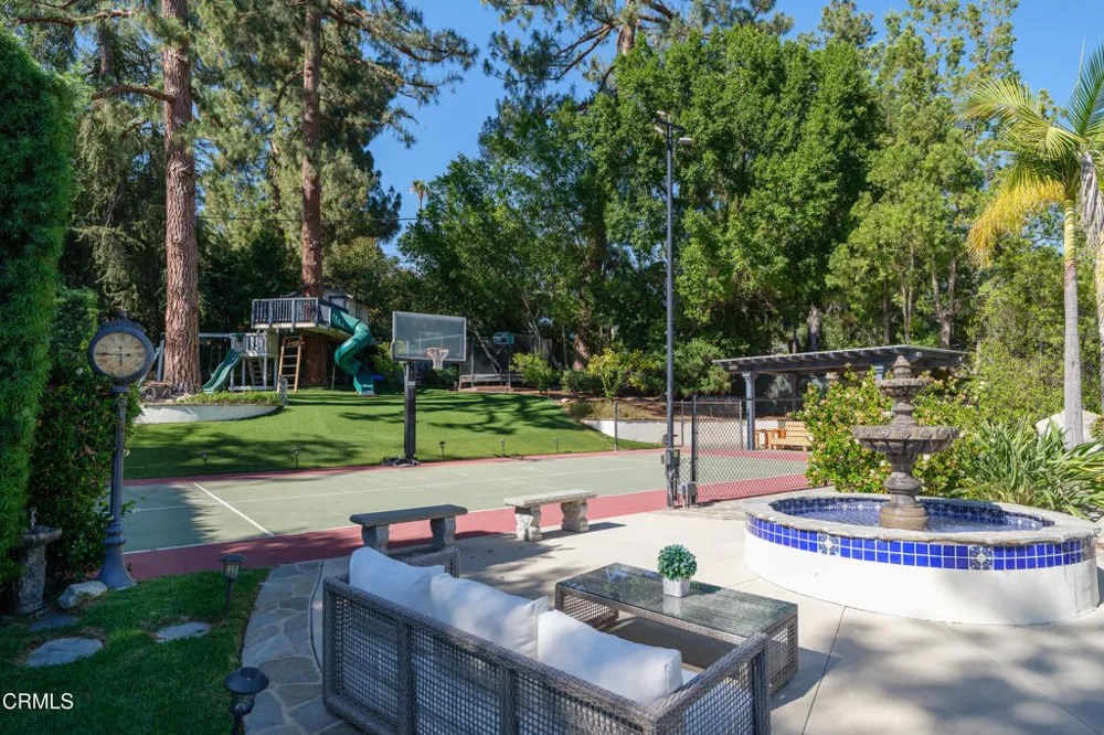 1517 Olive Lane La Canada Flintridge, CA 91011