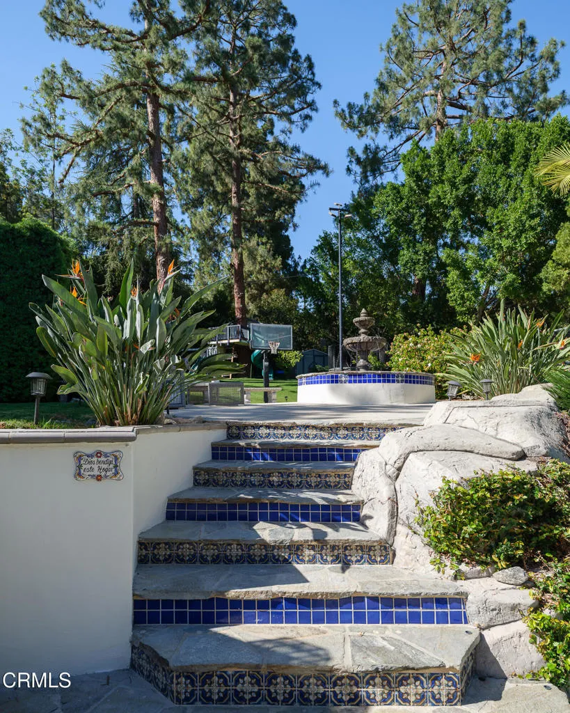 1517 Olive Lane La Canada Flintridge, CA 91011