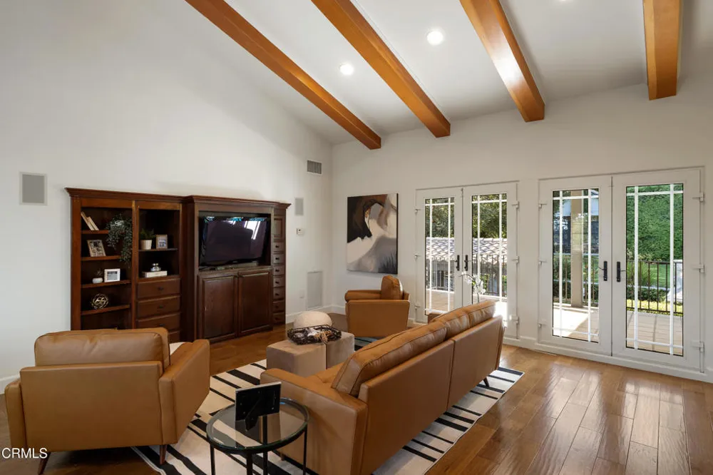 1517 Olive Lane La Canada Flintridge, CA 91011