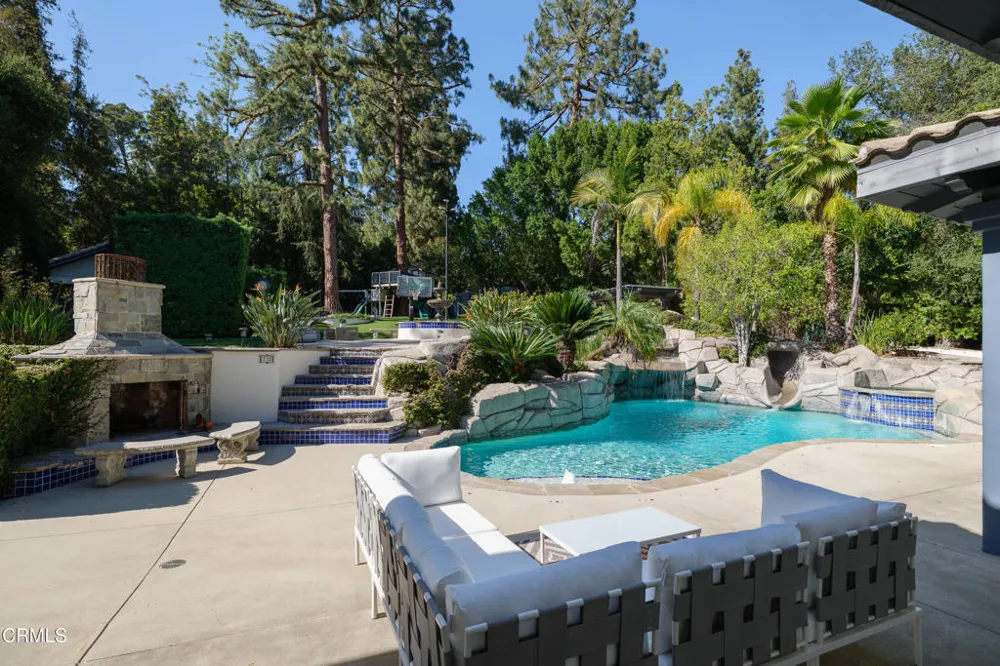 1517 Olive Lane La Canada Flintridge, CA 91011
