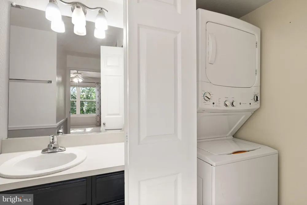 3313 WYNDHAM CIRCLE #3209 Alexandria, VA 22302