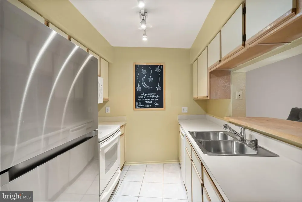 3313 WYNDHAM CIRCLE #3209 Alexandria, VA 22302